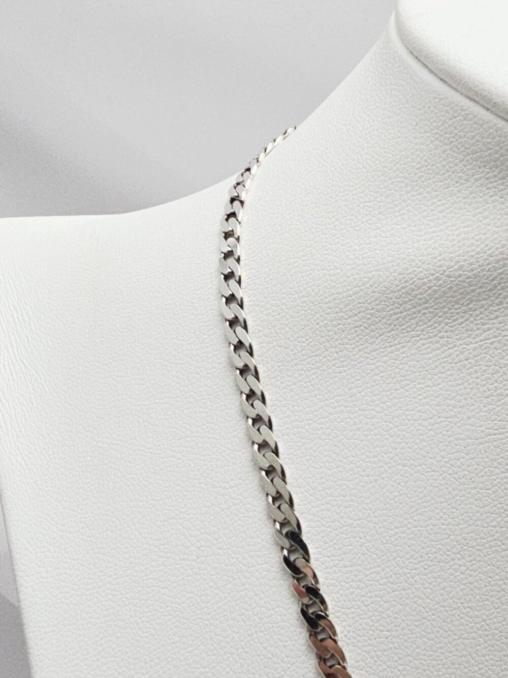 Gucci G Cut Out Round Circle Sterling Silver Charm Pendant Curb Chain Necklace - Picture 15 of 16